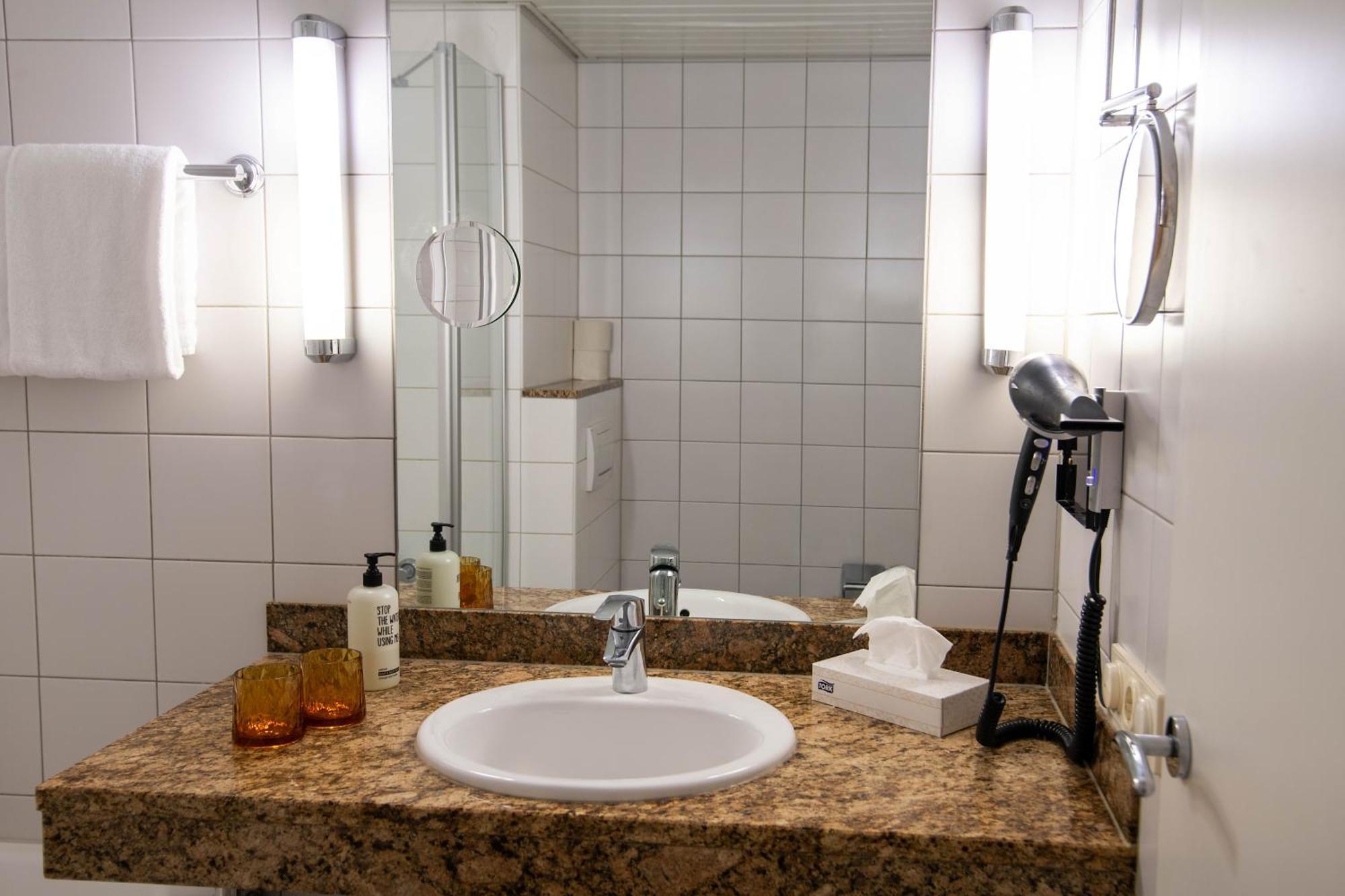 Best Western Conference Airporthotel Frankfurt Moerfelden Eksteriør bilde